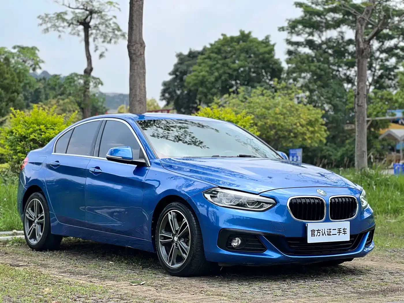 BMW 1 Series 2018 118i Sport Edition фото 3
