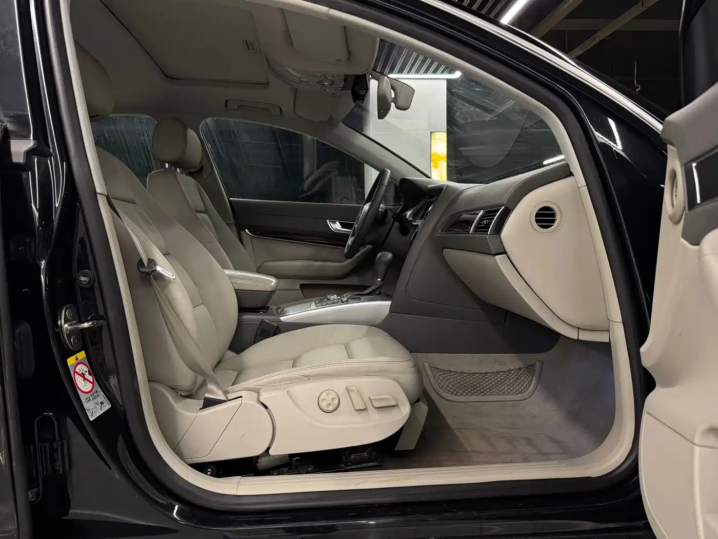 Audi A6L 2011 2.0 TFSI Automatic Comfort фото 14