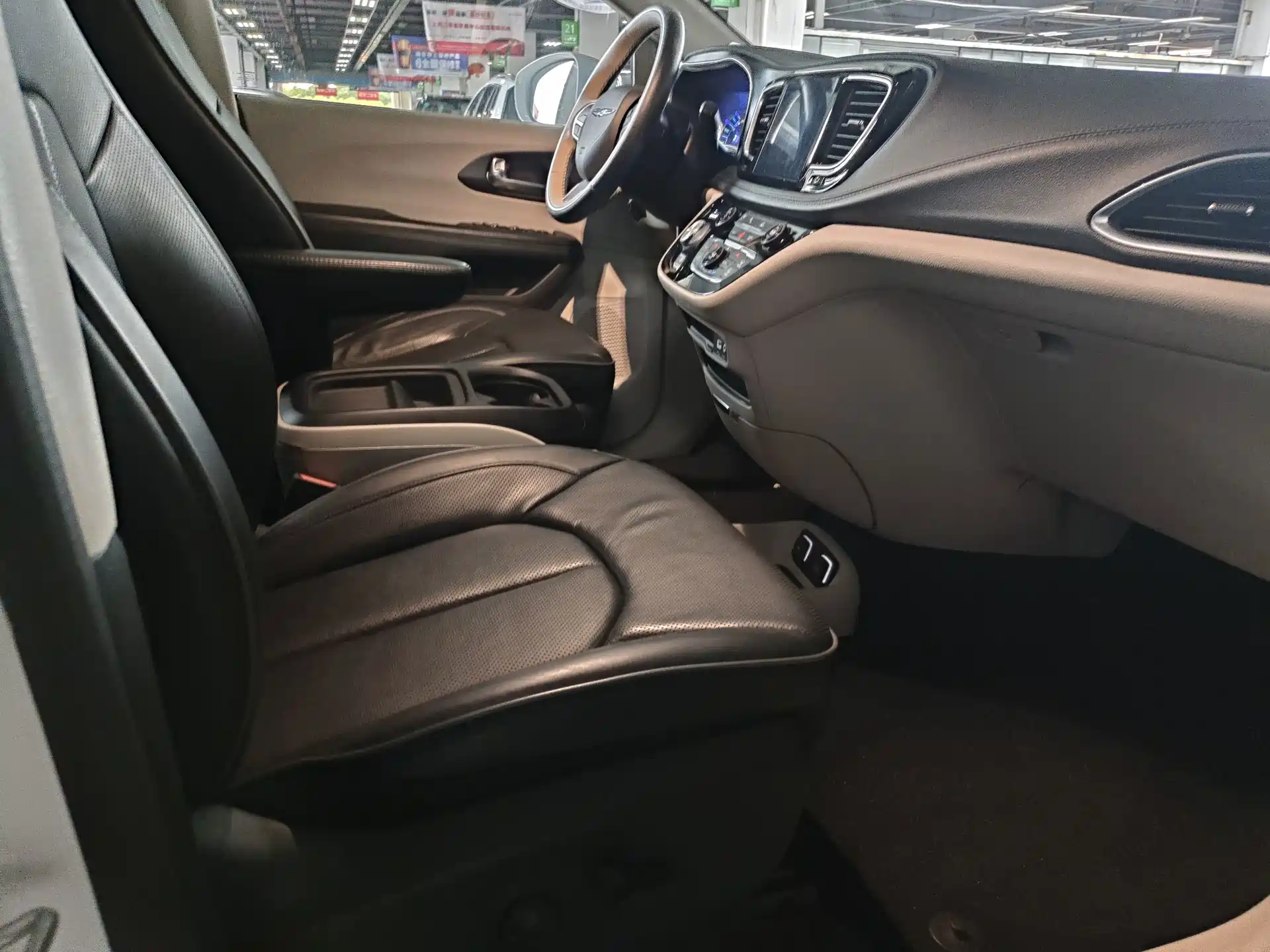 Фото 9 - Chrysler Pacifica PHEV