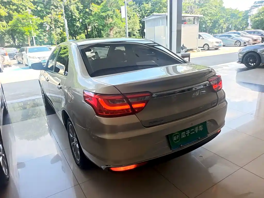 Фото 24 - Geely Vision