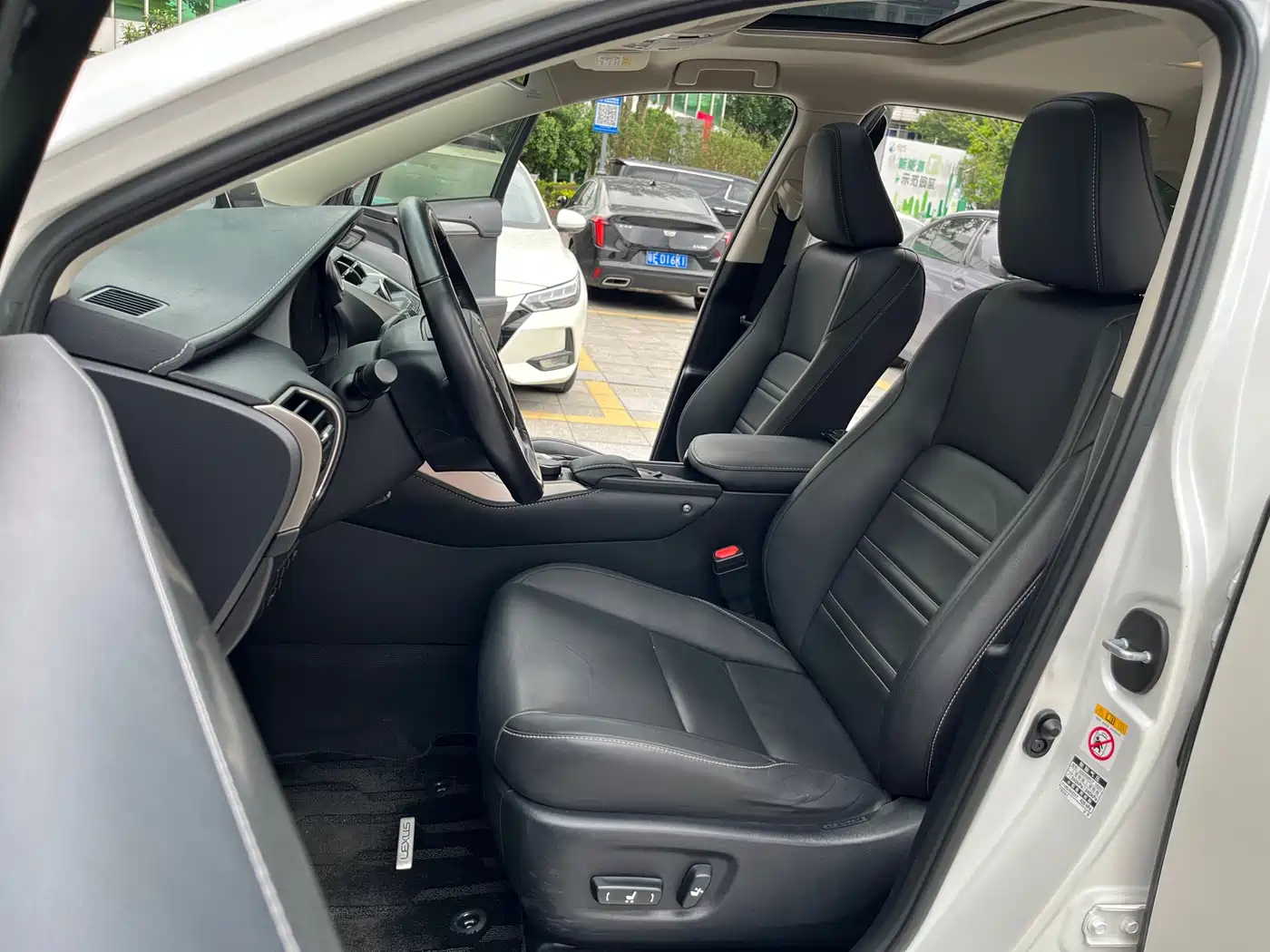 Lexus NX 2016 200 AWD F Sport фото 10
