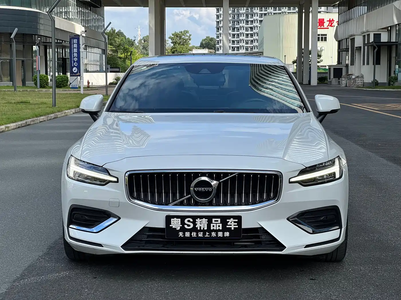 Volvo S60 2022 B4 Smart Comfort Luxury Edition фото 2
