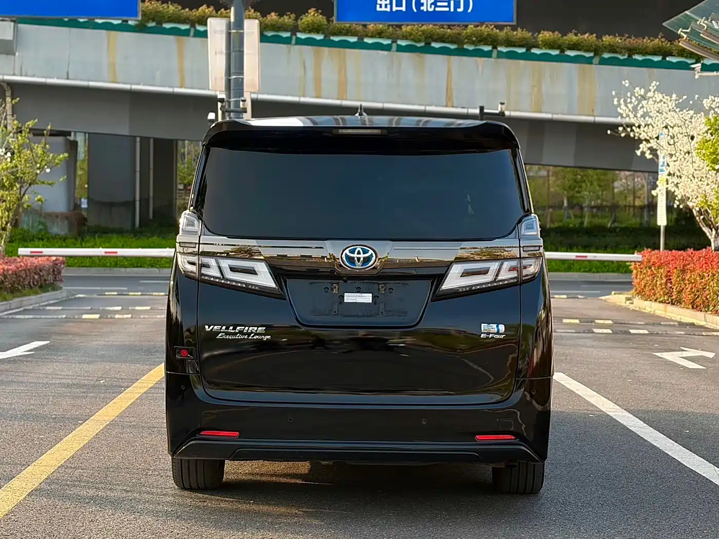 Toyota Vellfire 2021 Crown Hybrid 2.5L HV Supreme Edition фото 3
