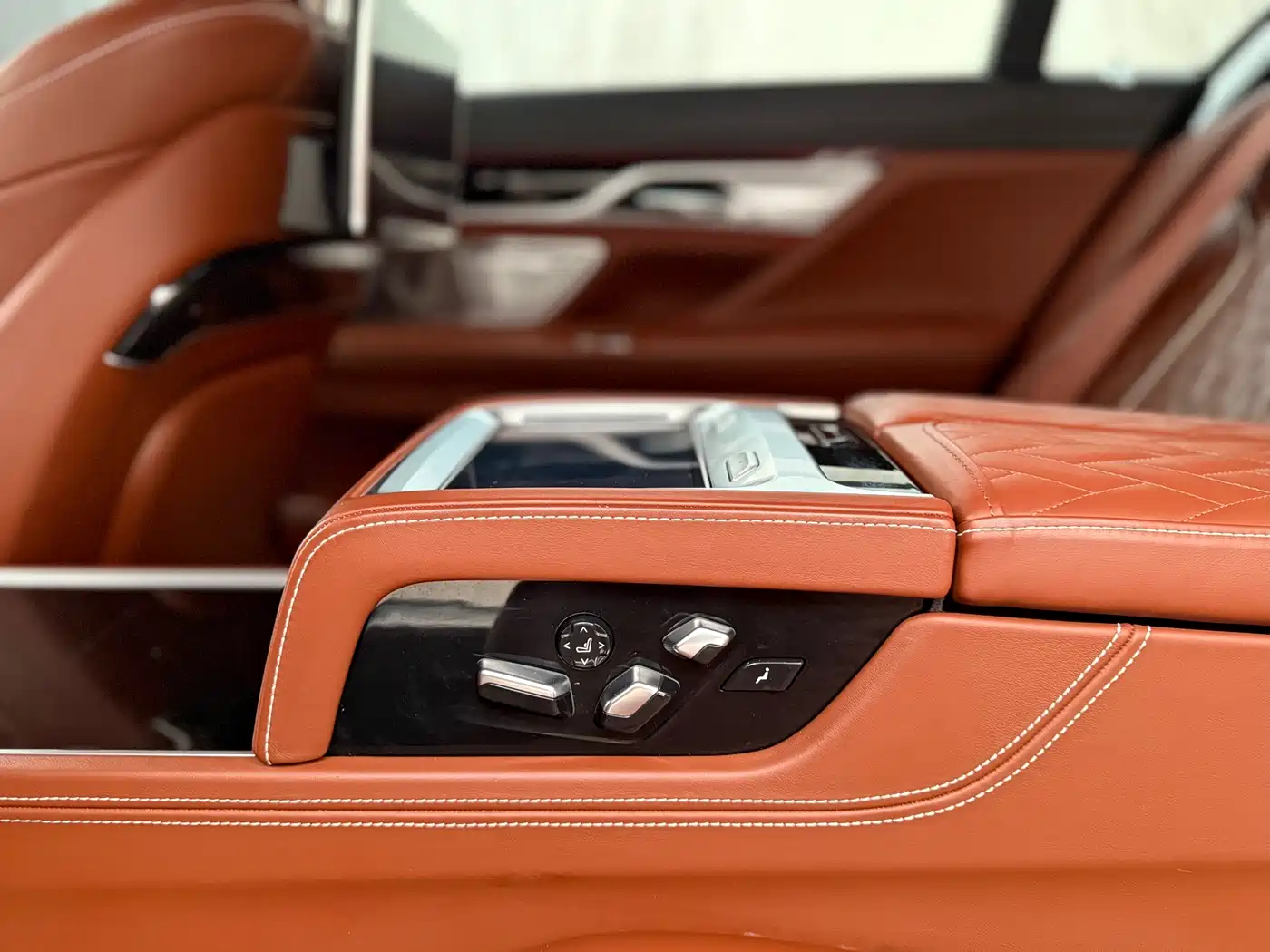 BMW 7 Series 2021 Model 740Li xDrive Executive M Sport Package фото 22
