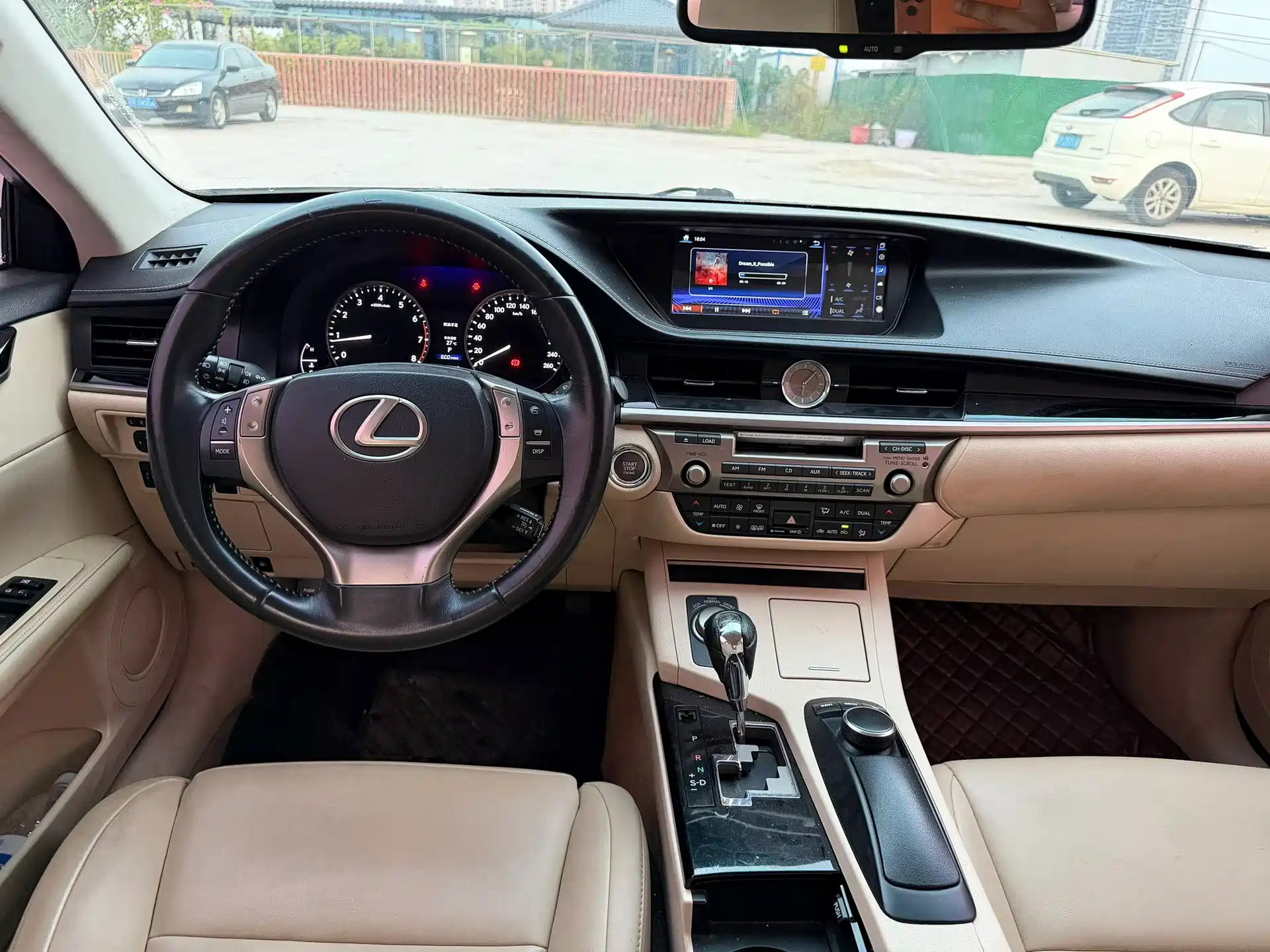 Photo 9 - Lexus ES