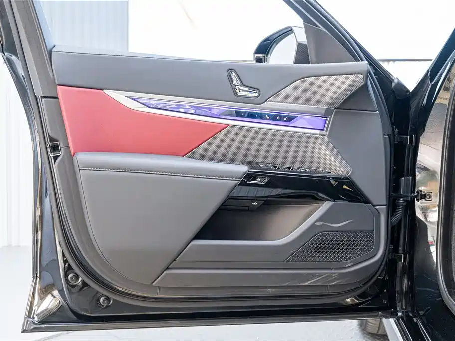 BMW 7 Series 2023 Model 735Li M Sport Package фото 18