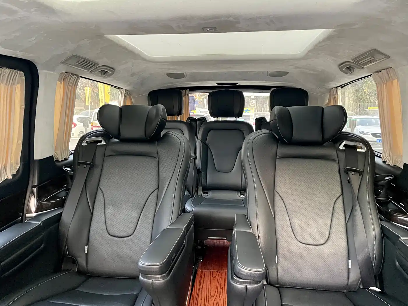 Mercedes-Benz V-Class 2017 Model V 260 L Premium Extended Edition фото 5