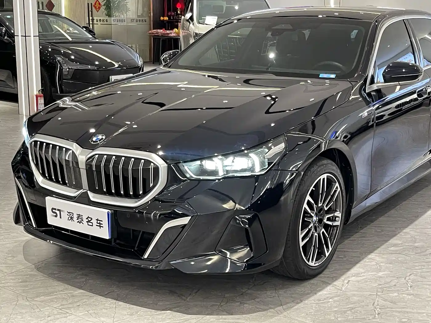 BMW 5 Series 2024 530Li Leading M Sport Package фото 4