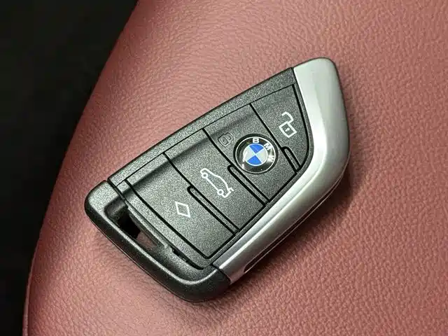 BMW 3 Series 2025 330Li M Sport Night Edition фото 19