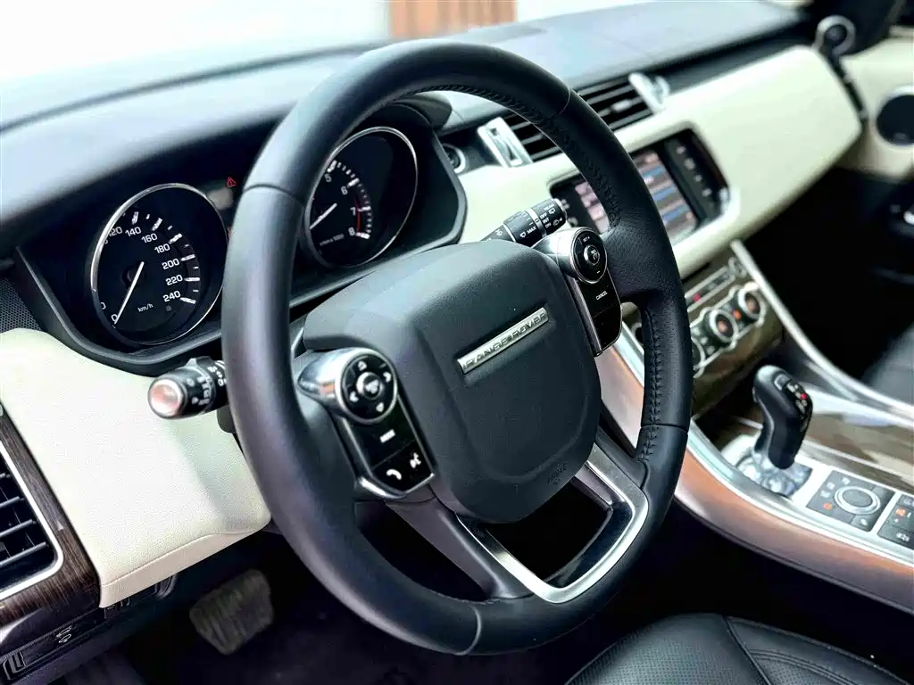 Фото 10 - Land Rover Range Rover Sport