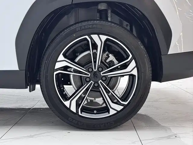 Geely Galaxy Galaxy L7 2025 EM-i 115km Explorer+ Edition фото 11