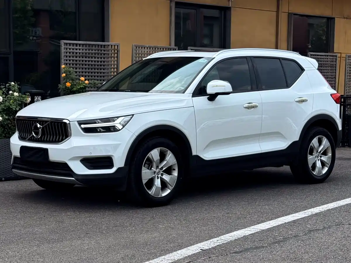 Фото 1 - Volvo XC40