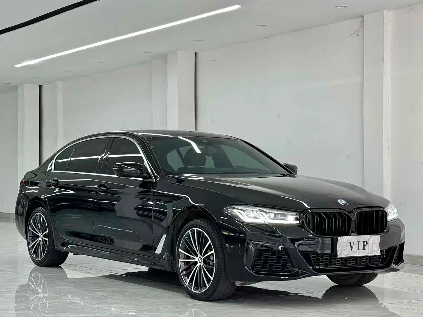 Фото 3 - BMW 5 Series