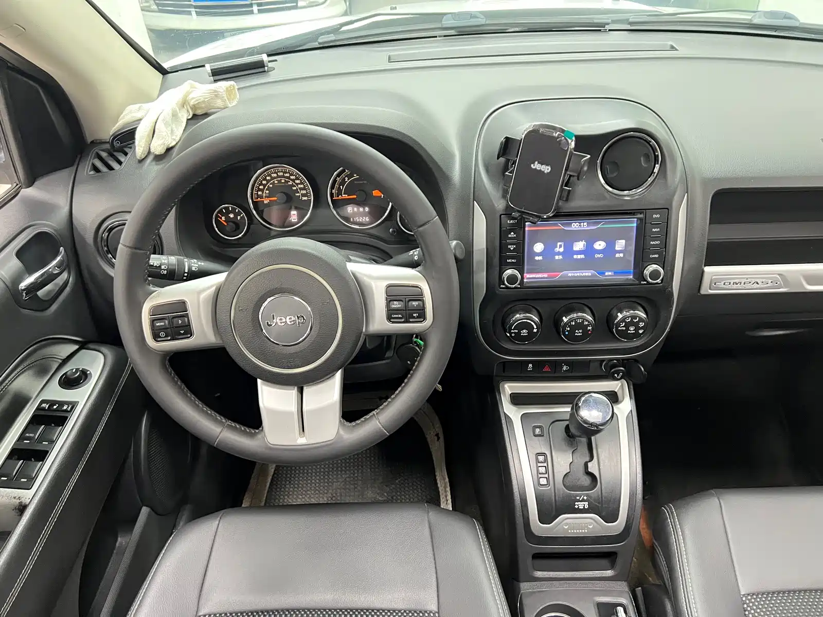 Photo 10 - Jeep Compass (Import)