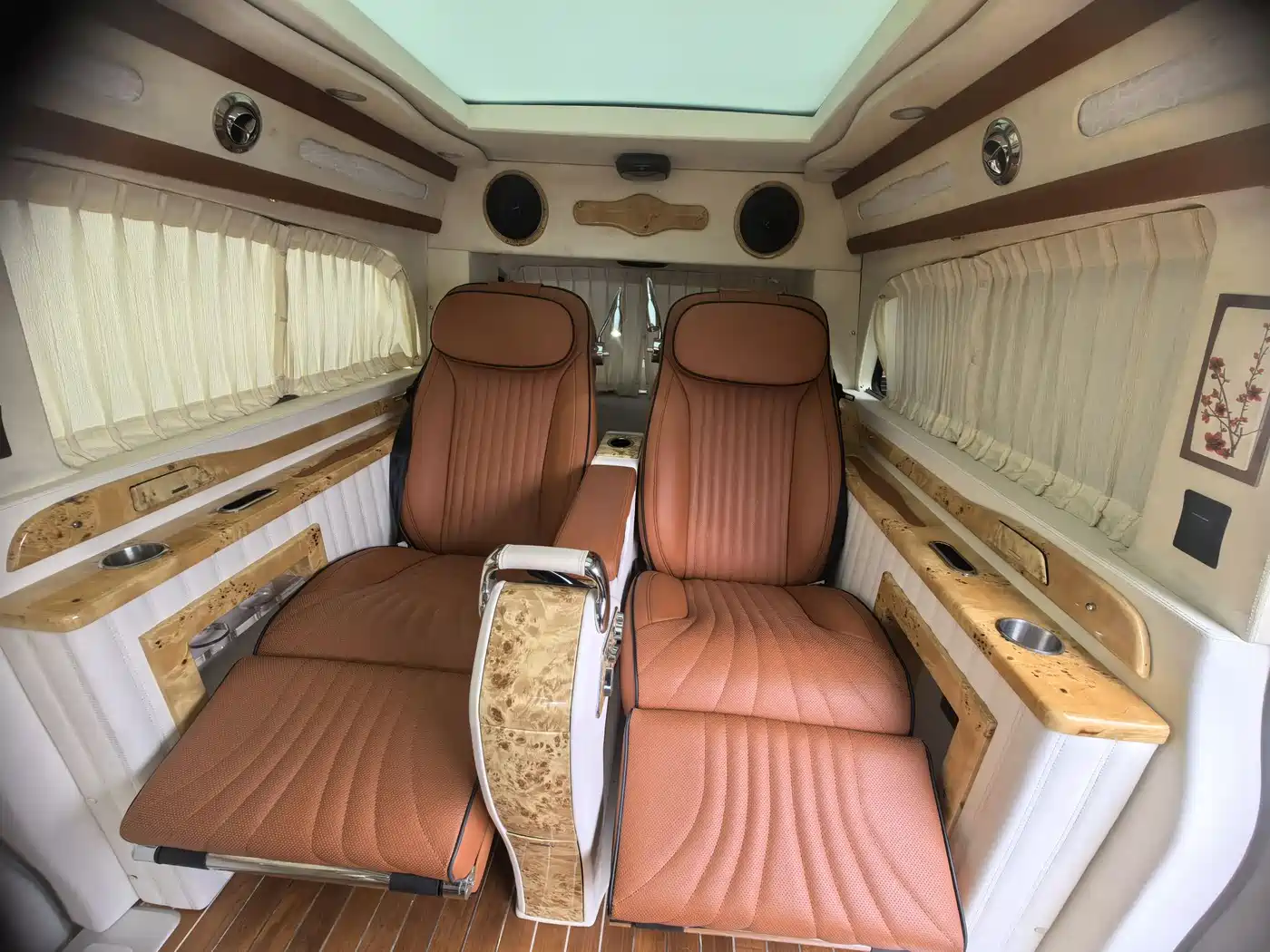 Mercedes-Benz V-Class 2017 Model V 260 L Premium Extended Edition фото 6