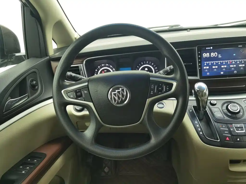 Фото 11 - Buick GL8