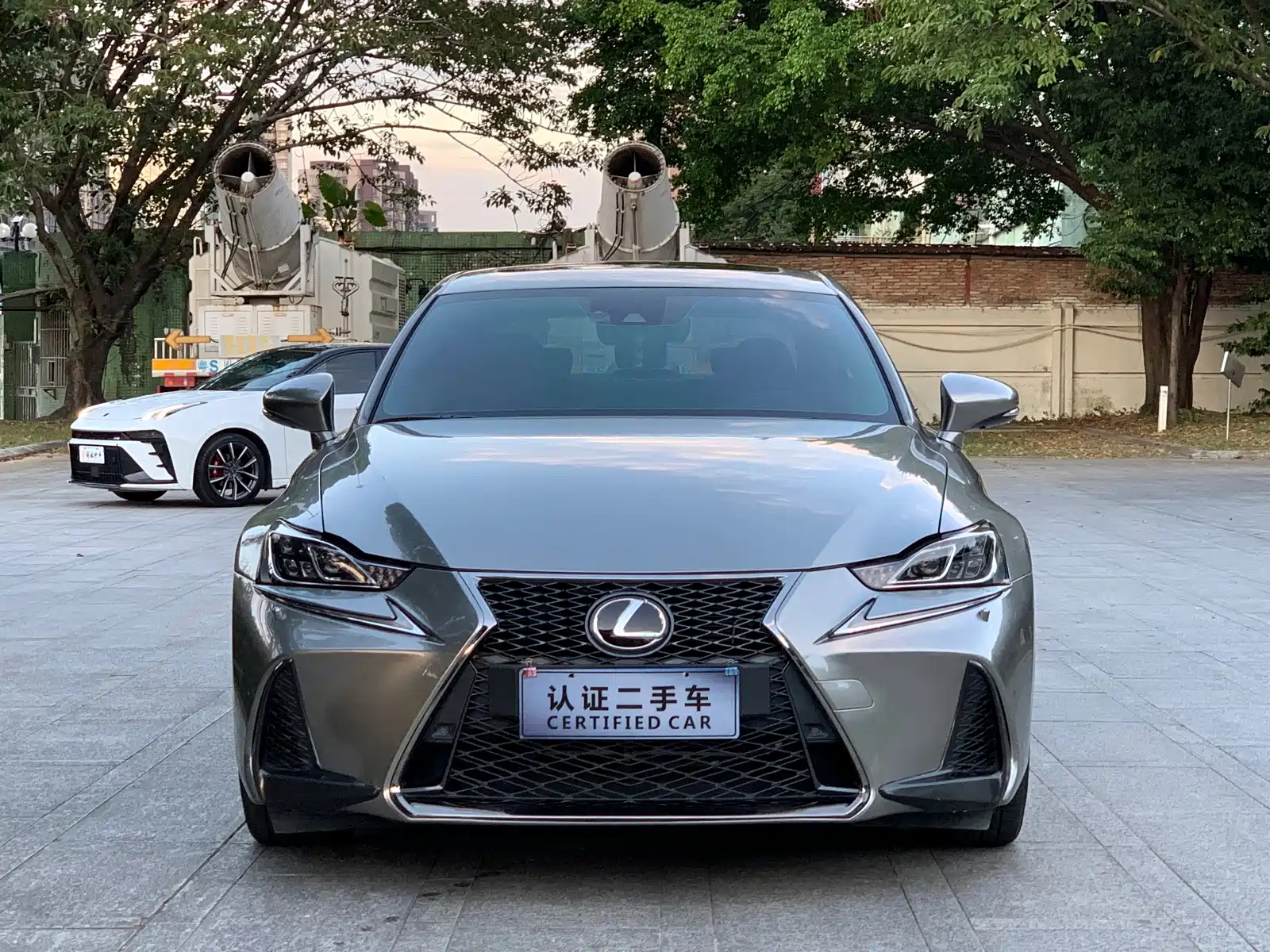 Фото 2 - Lexus IS