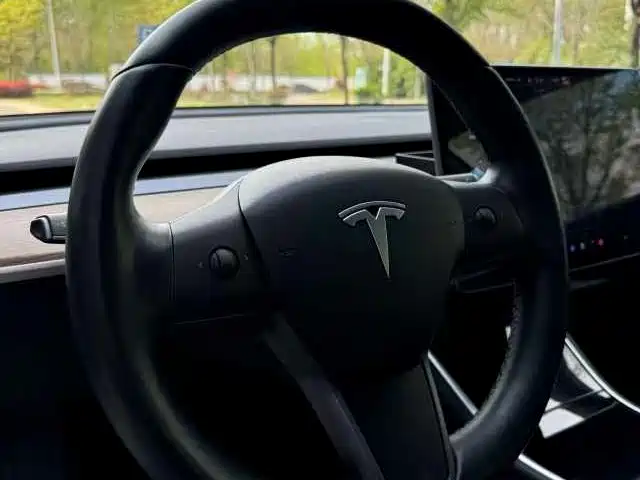 TESLA MODEL 3 (IMPORTED)