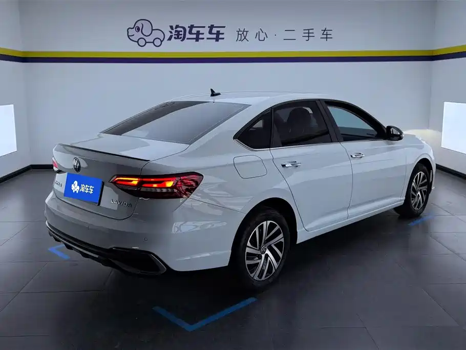 Volkswagen Lavida 2024 Model 300TSI DSG Starlight Leading Edition фото 3