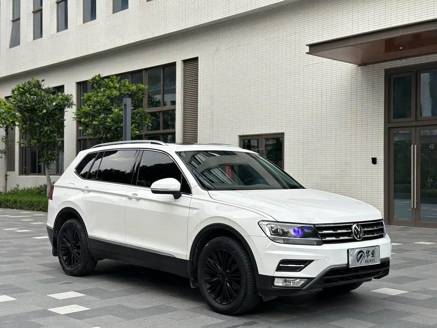 Volkswagen Tiguan L 2021 330TSI Automatic 2WD Smart фото 3