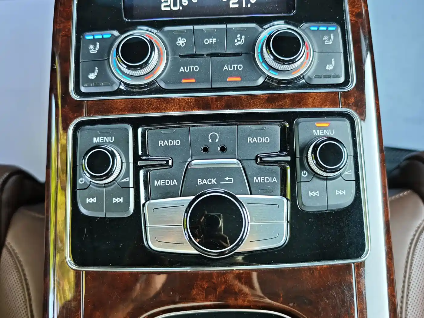 Photo 10 - Audi A8