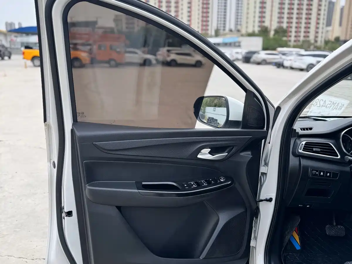 Baojun 730 2019 2019 1.5T CVT Fashion Edition 7-Seater China VI
