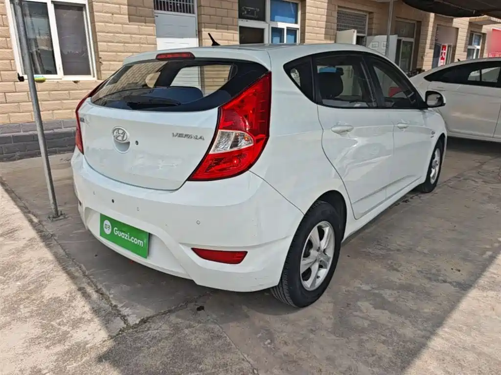 Hyundai Reina 2014 Model 1.4L Automatic GLX фото 7