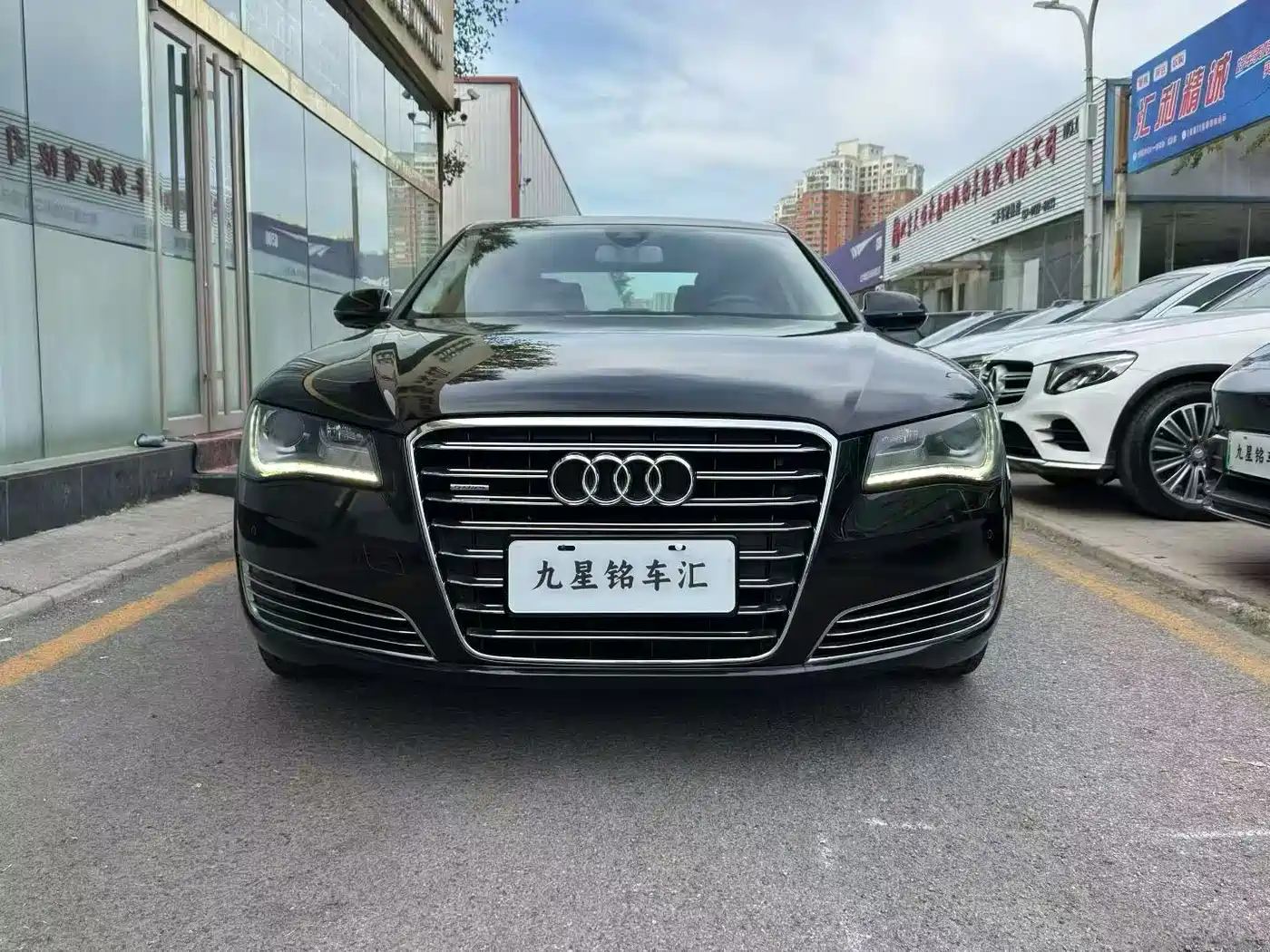 Audi A8 2012 A8L 45 TFSI quattro Comfort фото 2