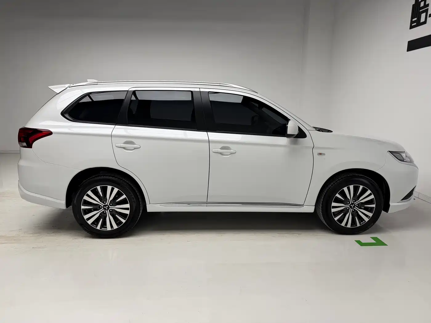 Mitsubishi Outlander 2020 2.0L 2WD Comfort 5-seater фото 7