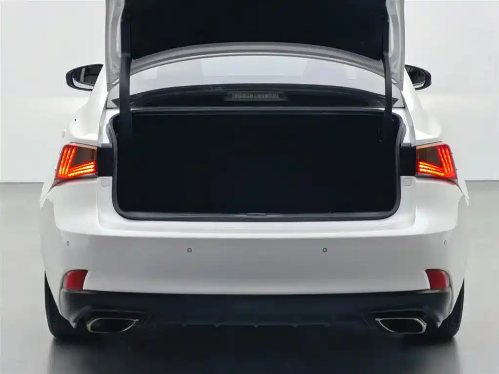 Lexus IS 2015 200t Leading Edition фото 17