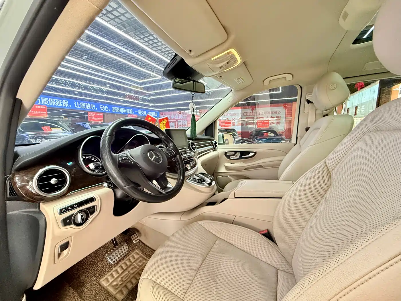 Mercedes-Benz V-Class 2016 V 260 L Premium Long фото 7