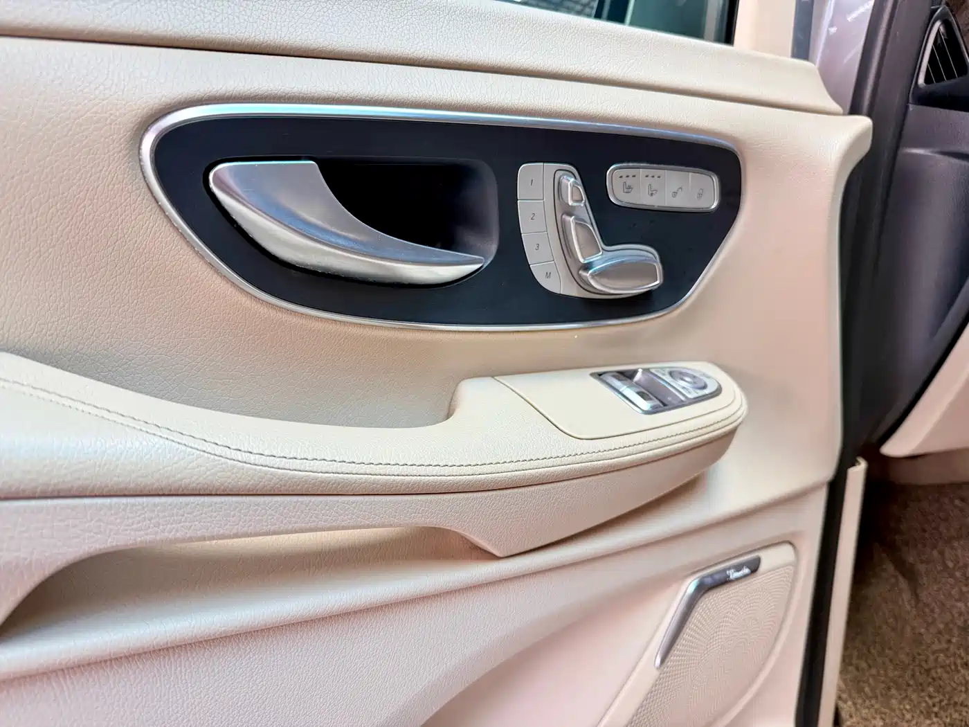 Mercedes-Benz V-Class 2016 V 260 L Premium Long фото 9