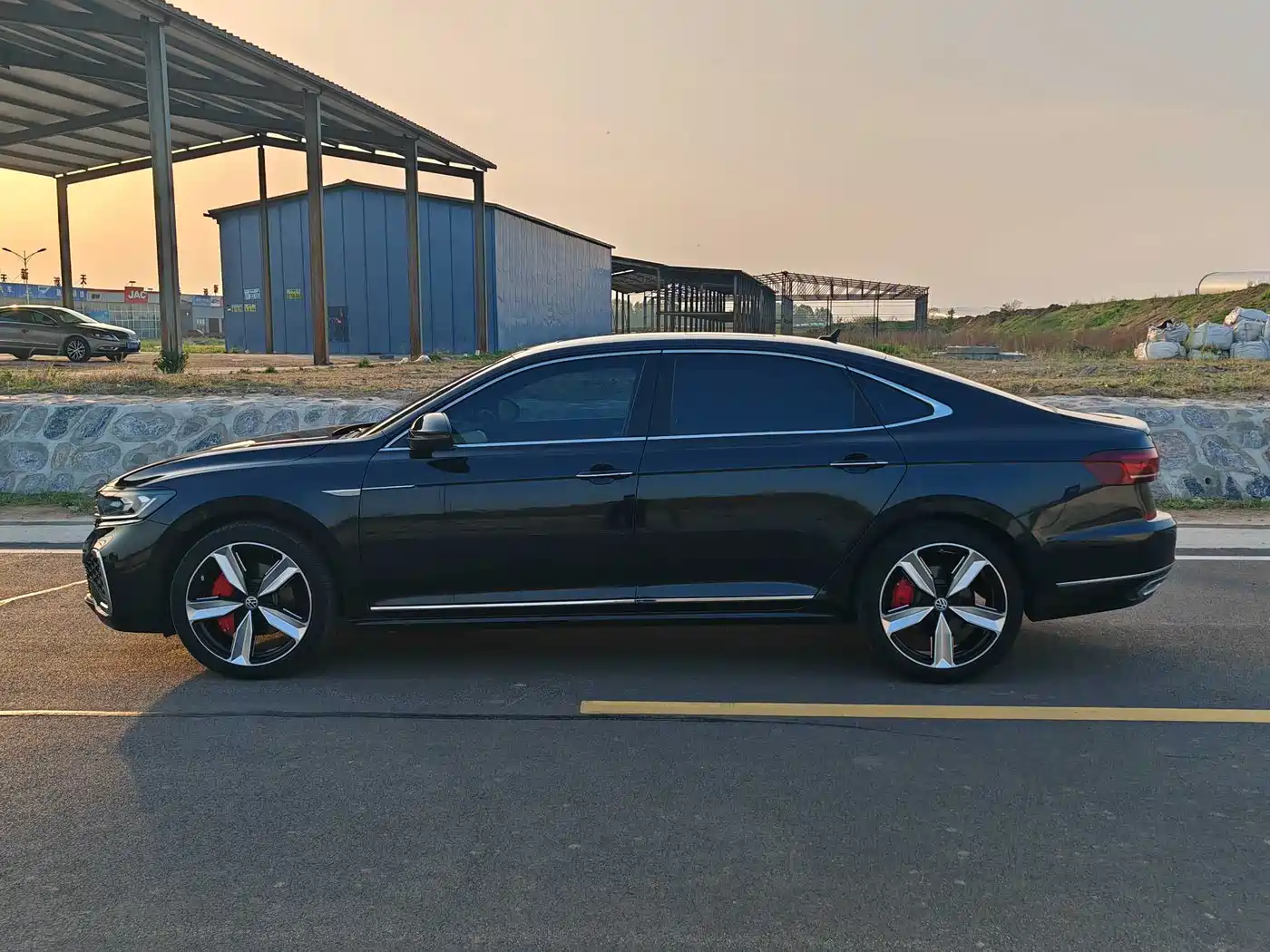 Volkswagen Passat 2024 330TSI Starlight Elite Edition фото 4