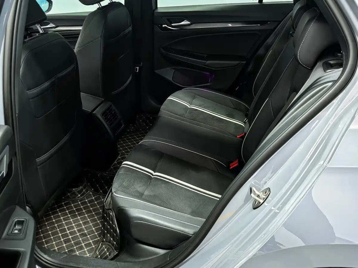 Volkswagen Golf 2021 280TSI DSG R-Line фото 22