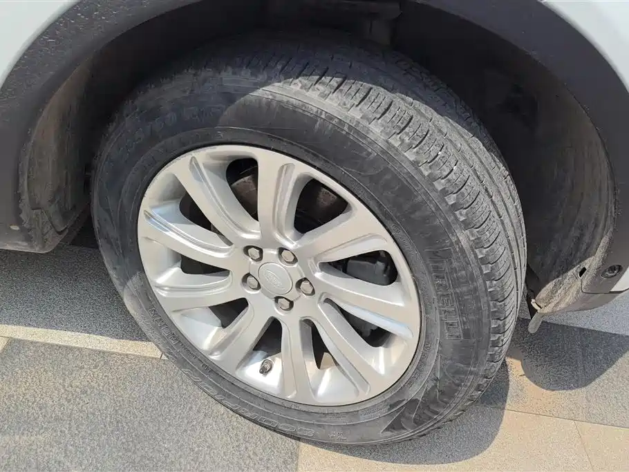 Land Rover Discovery Sport 2019 240PS SE Edition China V фото 6