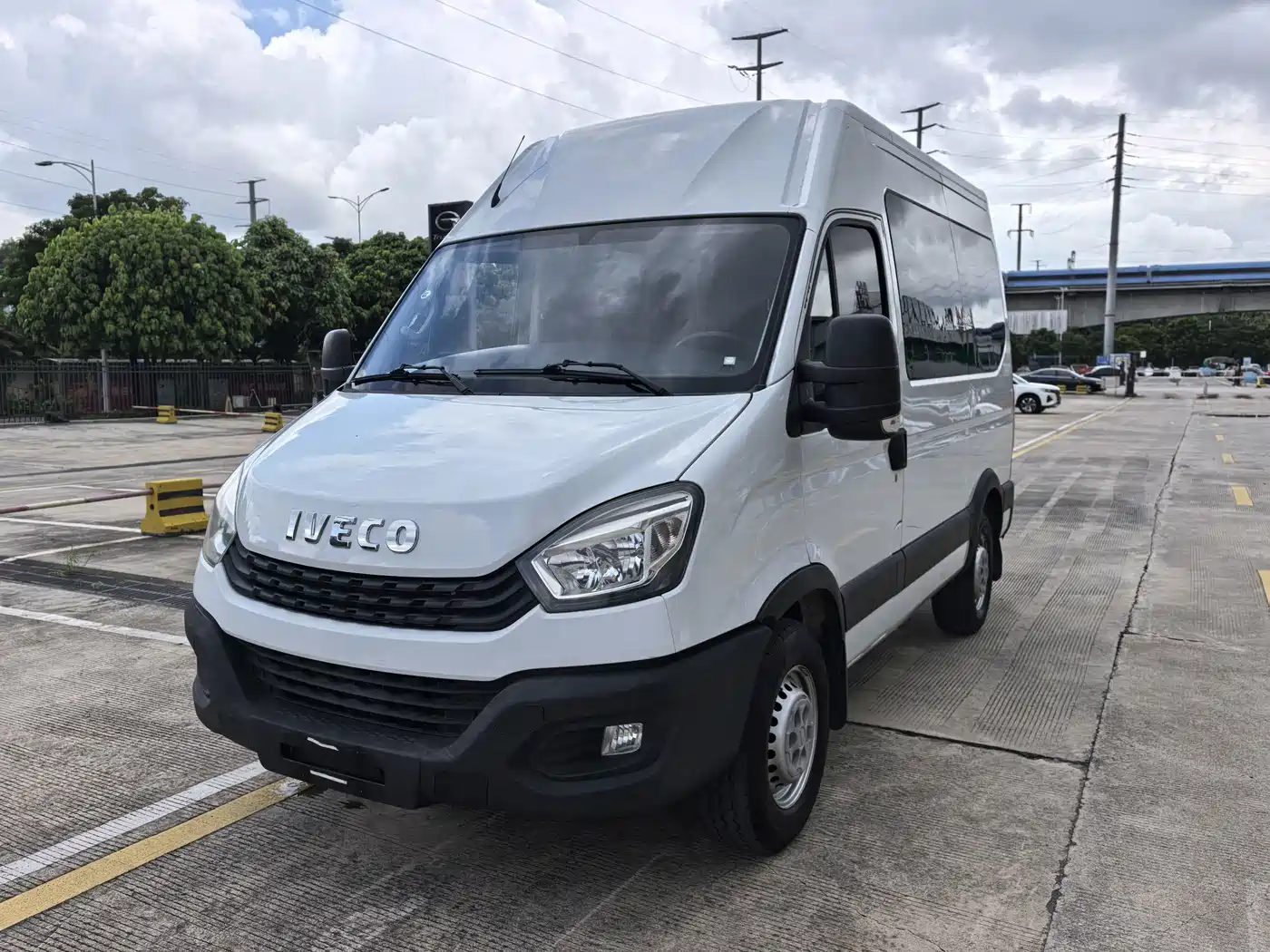 Iveco Daily 2022 2021 2.0T Manual Chaorui Short Wheelbase High Roof Sliding Door F1A