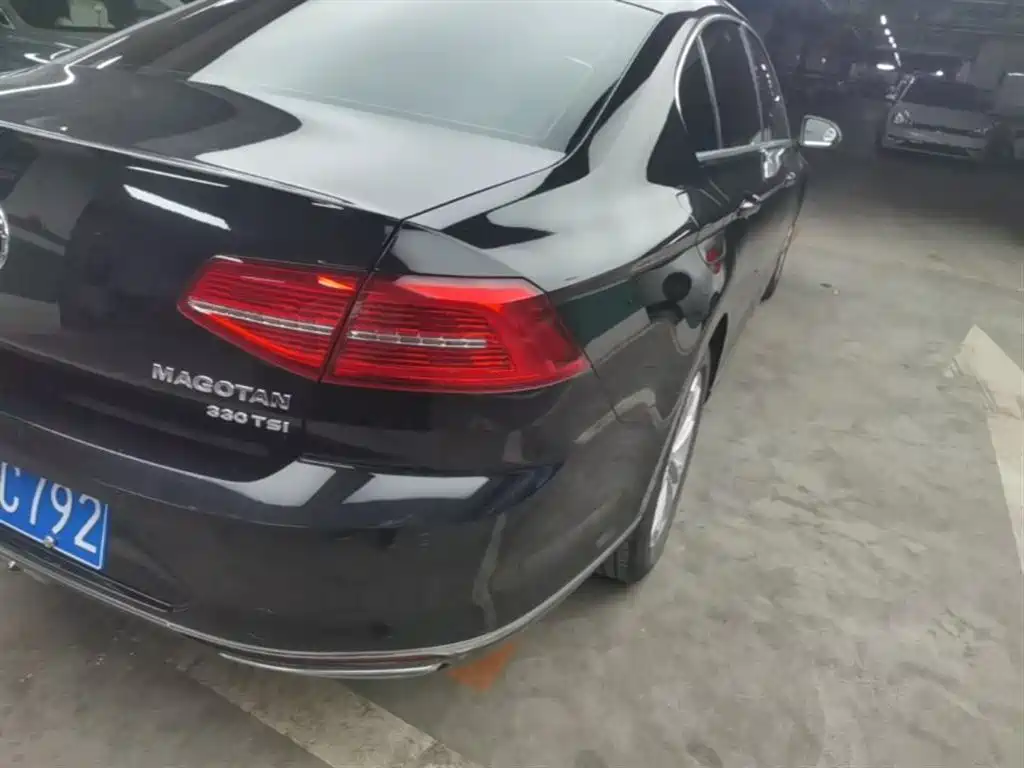 Volkswagen Magotan 2018 Facelift 330TSI DSG Luxury фото 8