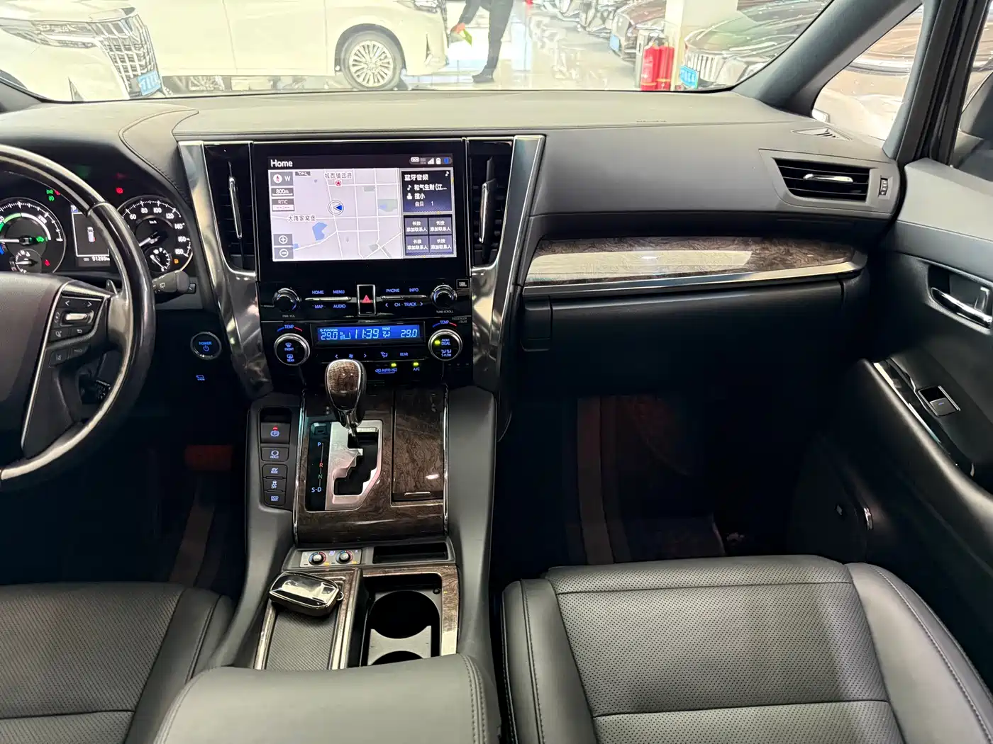 Toyota Alphard 2021 Hybrid 2.5L Premium фото 17