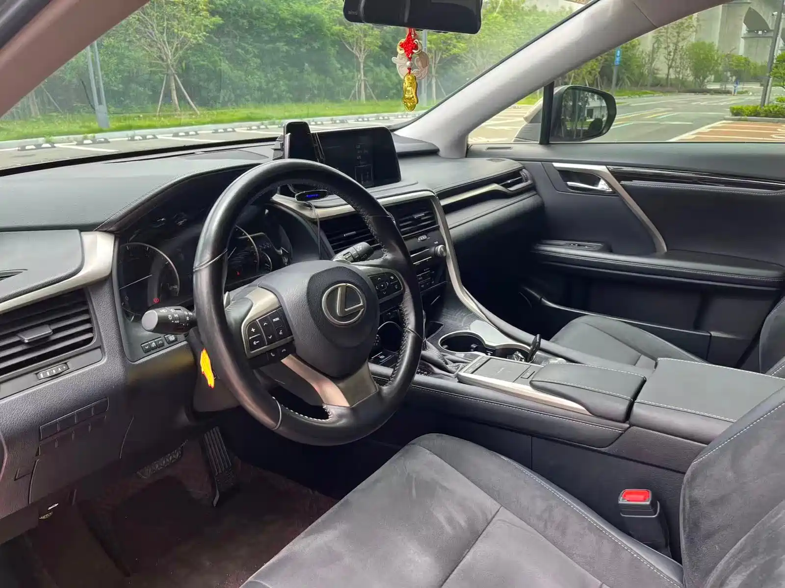 Фото 4 - Lexus RX