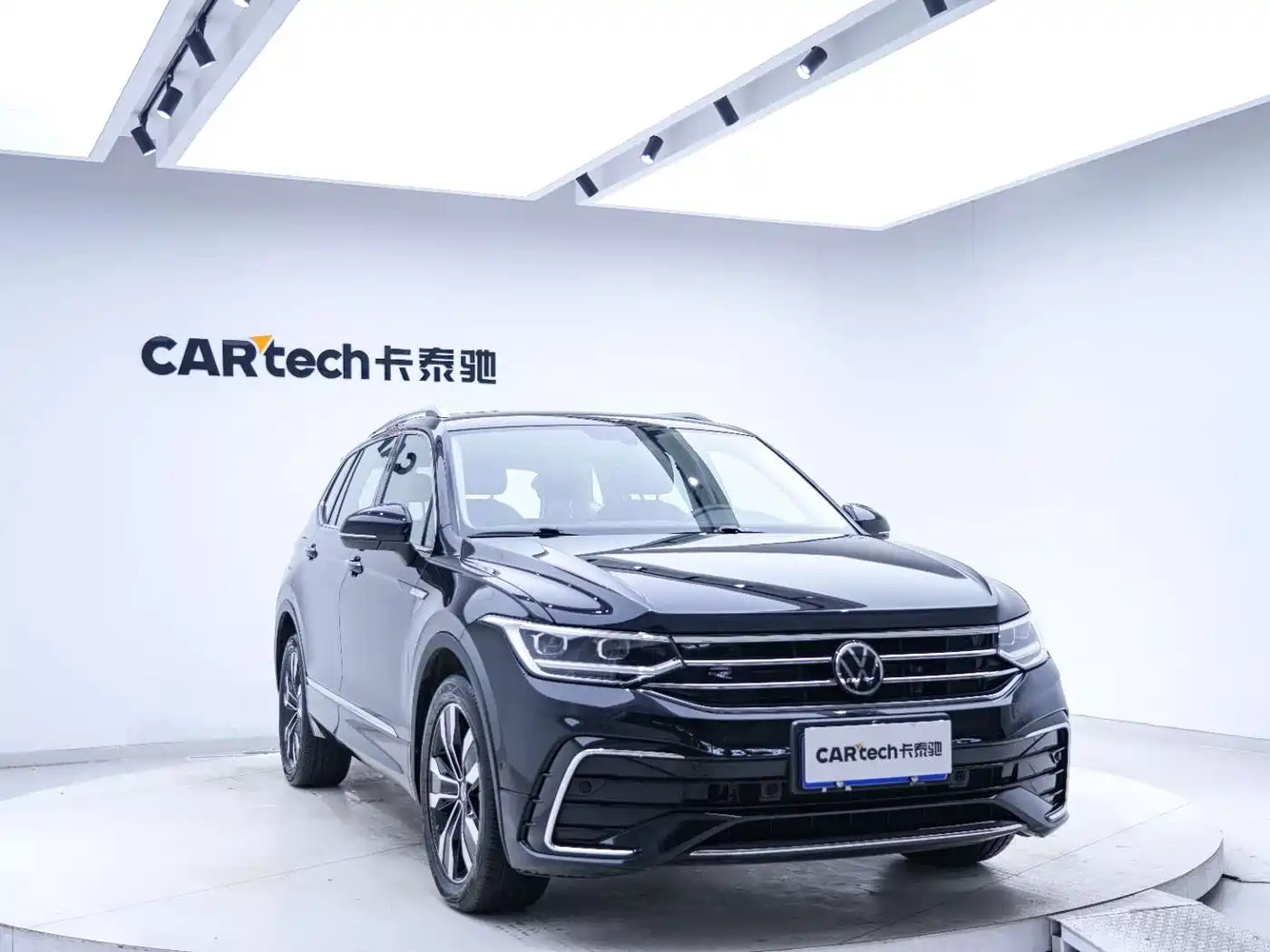 Volkswagen Tiguan L 2024 330TSI Automatic 2WD R-Line Premium Enjoyment Edition фото 8