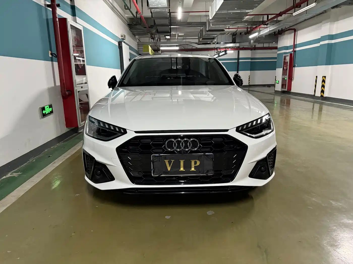 Фото 2 - Audi A4L