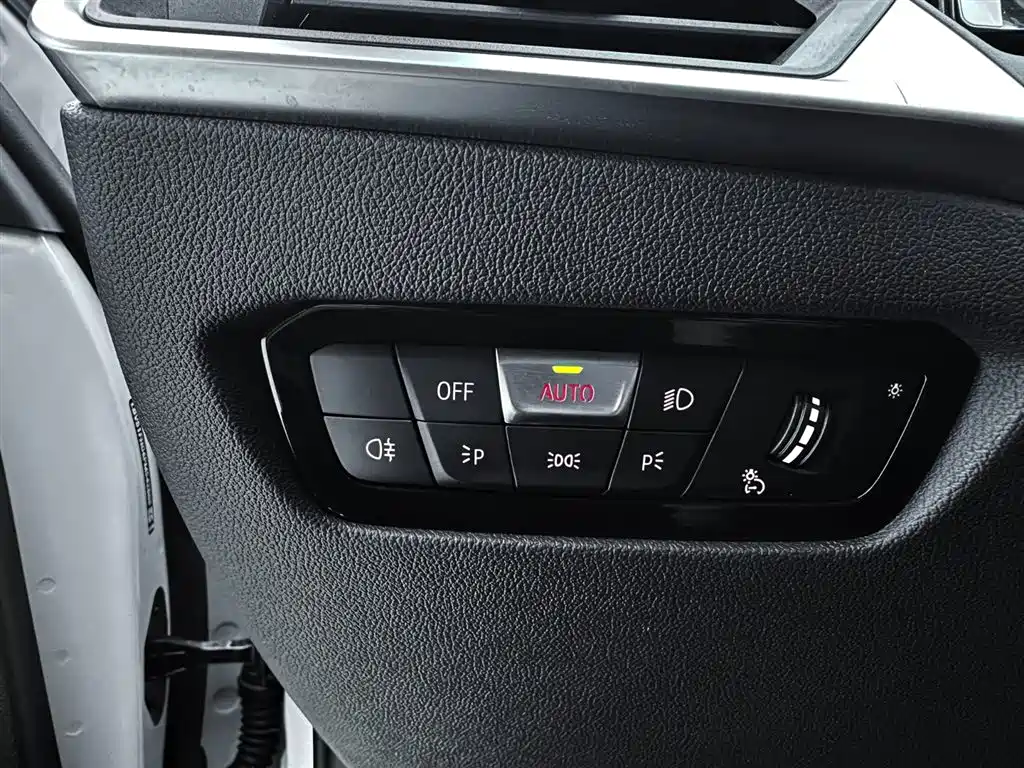BMW 3 Series 2023 320i M Sport Package фото 18