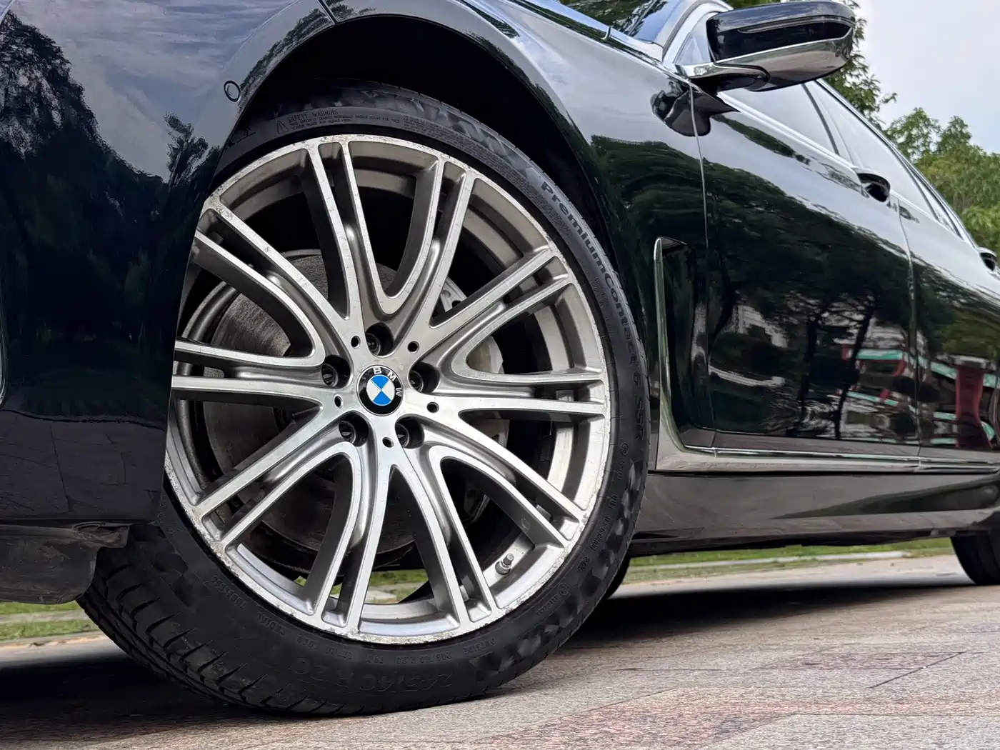 Photo 8 - BMW 7 Series