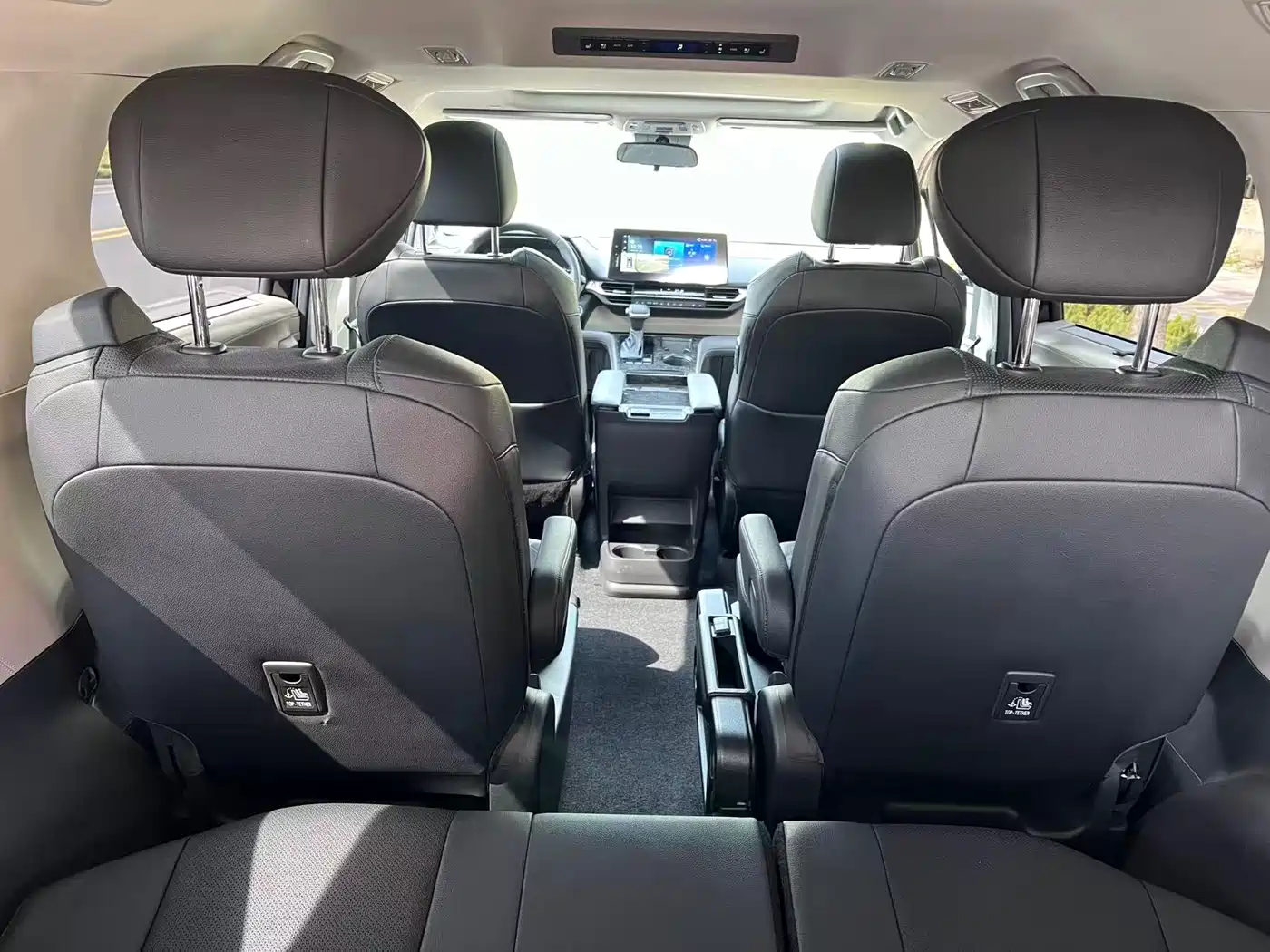 Toyota Sienna 2023 2.5L Hybrid Premium Edition фото 12