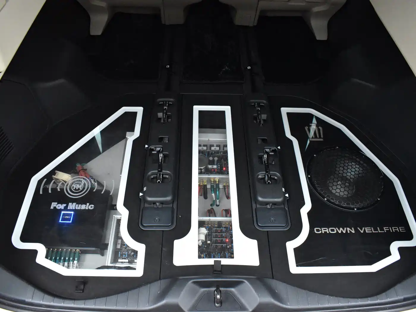 Toyota Vellfire 2024 Crown Hybrid 2.5L Executive Premium Edition фото 15