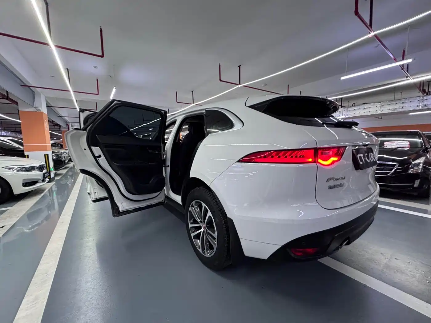 Фото 29 - Jaguar F-PACE