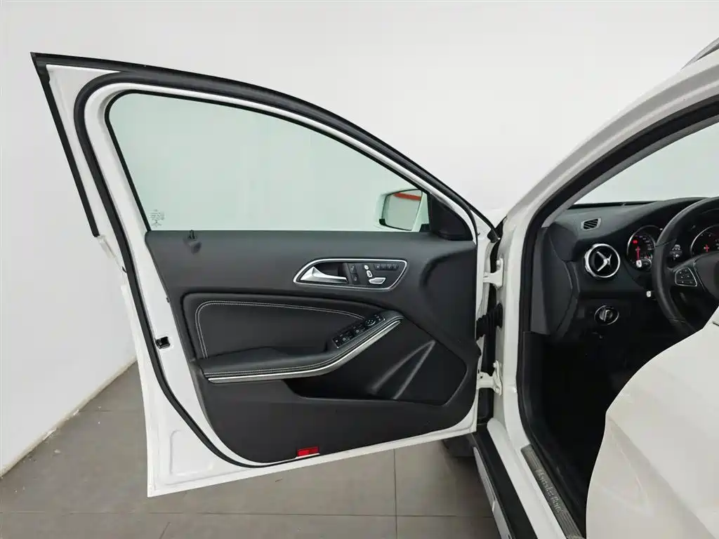 Mercedes-Benz GLA 2018 GLA 200 Fashion фото 8