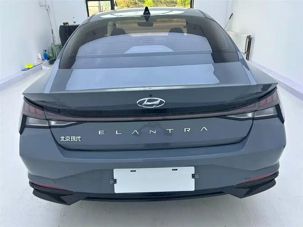 Hyundai Elantra 2021 1.5L CVT LUX Premium Edition фото 23