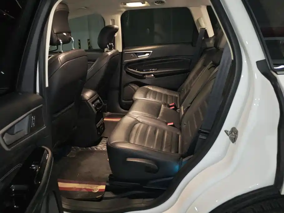 Фото 11 - Ford Edge