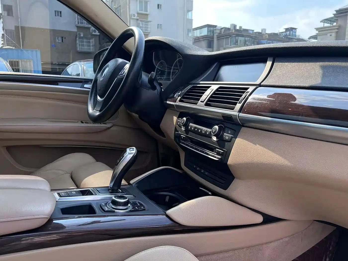 Photo 16 - BMW X6